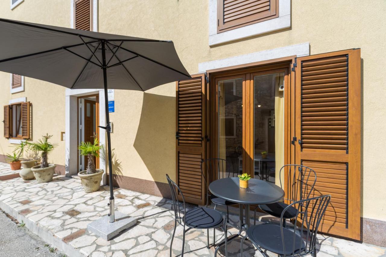 Apartments Agata Novigrad  Екстер'єр фото